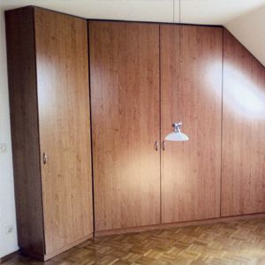 Holzschrank